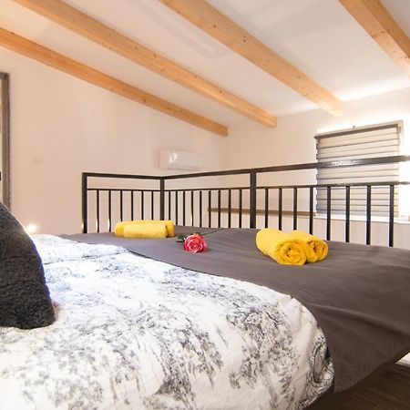 Moet With Garden Apartment Pula Bagian luar foto