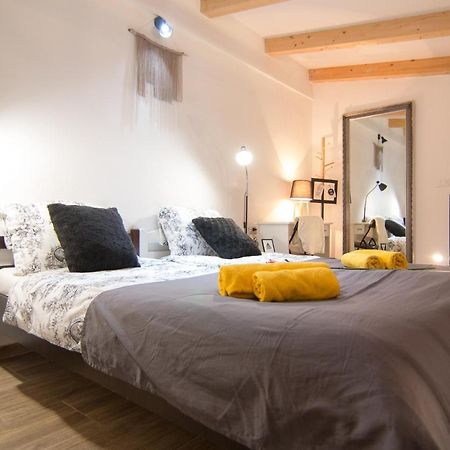 Moet With Garden Apartment Pula Bagian luar foto