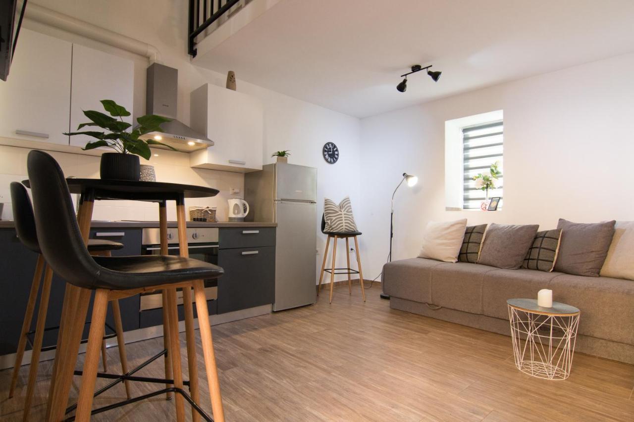 Moet With Garden Apartment Pula Bagian luar foto