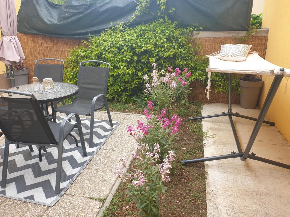 Moet With Garden Apartment Pula Bagian luar foto