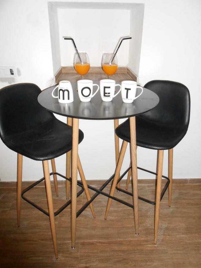 Moet With Garden Apartment Pula Bagian luar foto