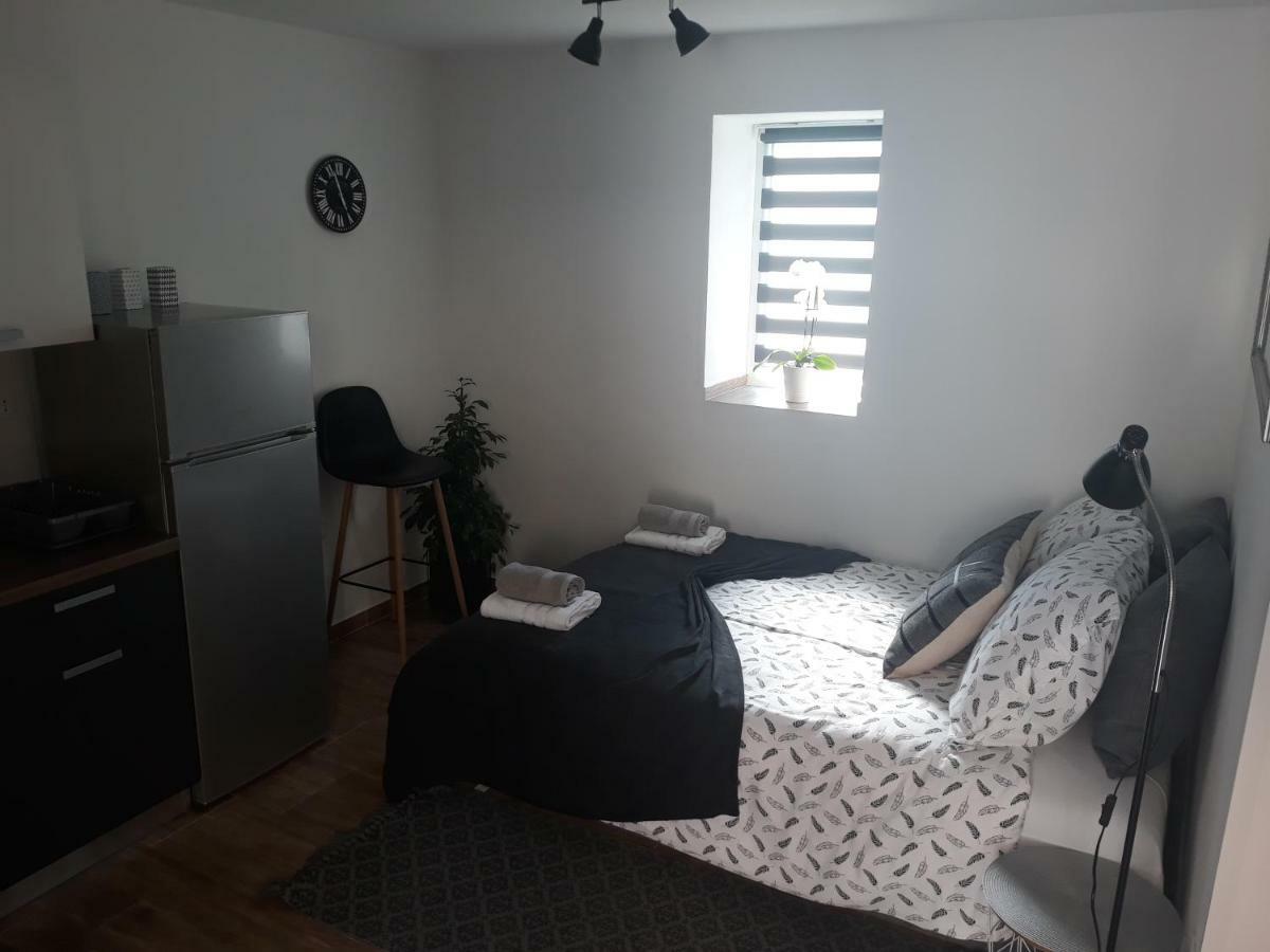Moet With Garden Apartment Pula Bagian luar foto