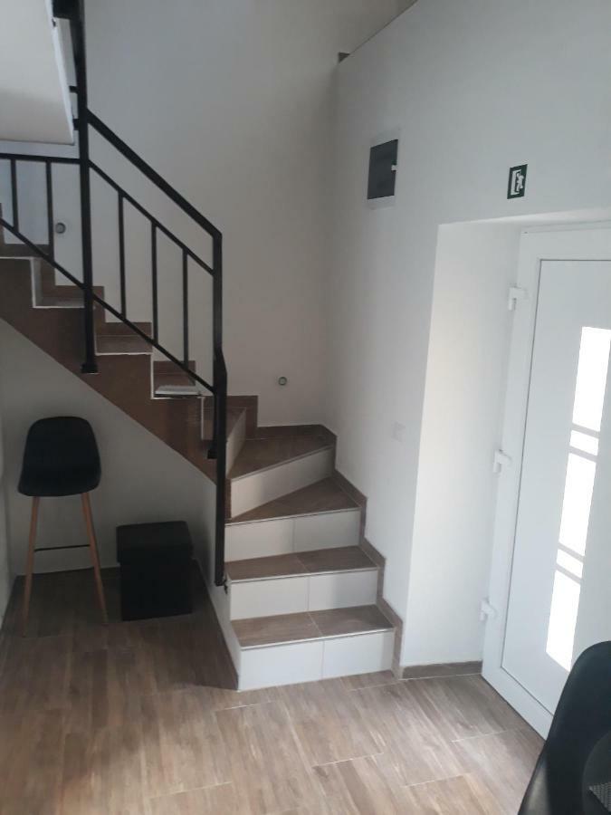 Moet With Garden Apartment Pula Bagian luar foto